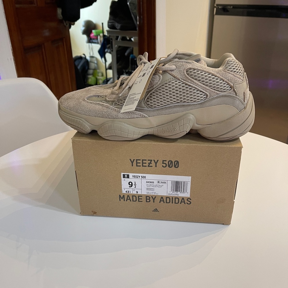 Authentic Yeezy 500 Taupe Light Sz 9.5